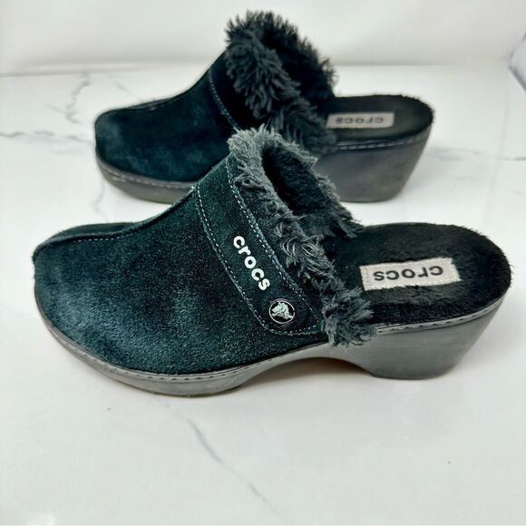 Crocs Faux Suede Fur Lined Clogs- Size 8 - Picture 11 of 14